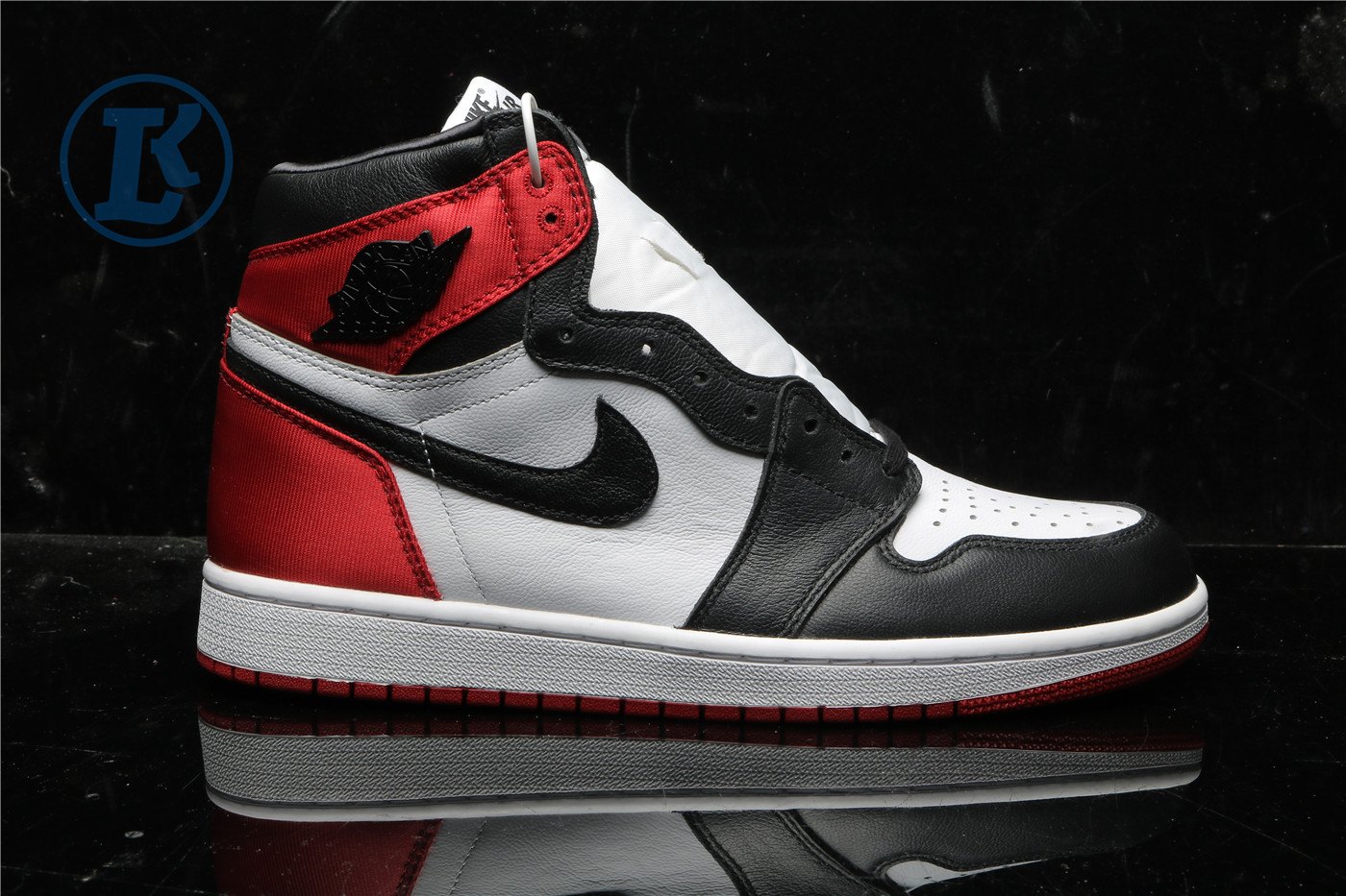 Jordan 1 Retro High  Satin Black Toe